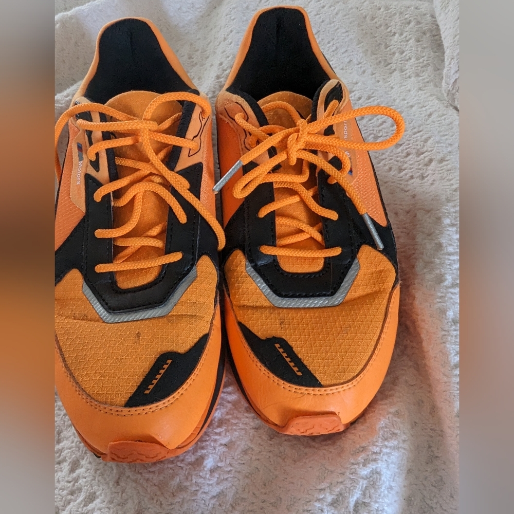 Youth Puma tennis shoes